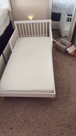 Toddler bed