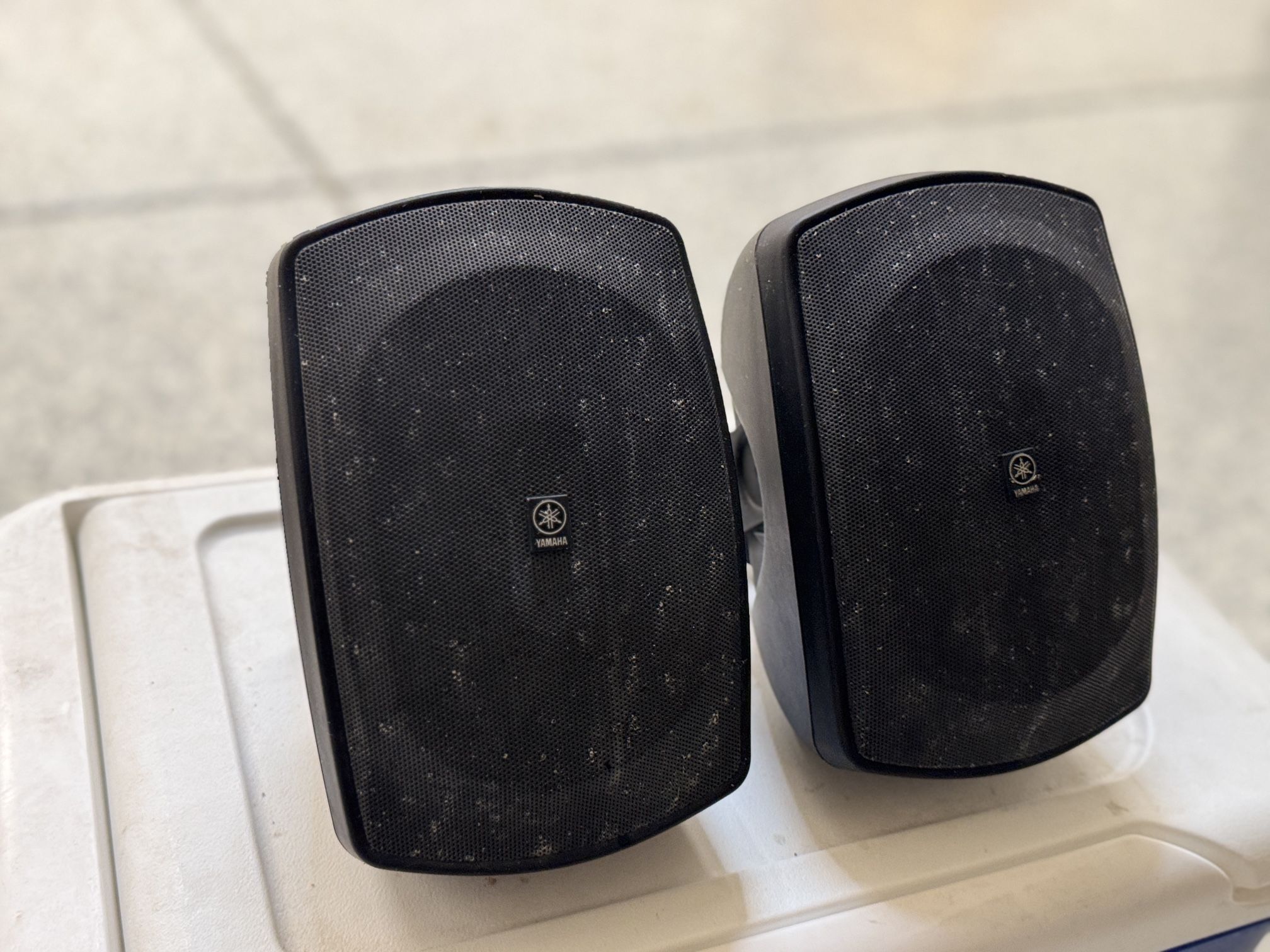 YAMAHA Indoor/Outdoor, All-weather Speaker System (Pair, Black)