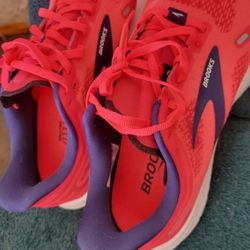 Womens Brooks Running Shoe