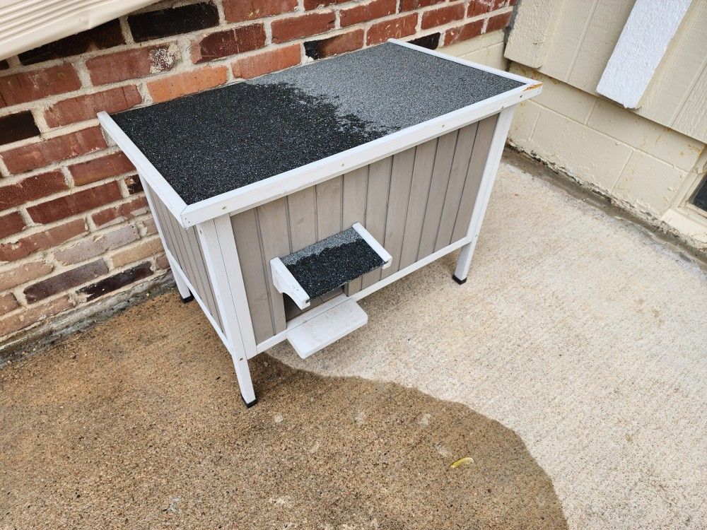 Insulated Outdoor Cat House