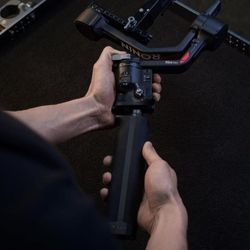 DJI Ronin power Bank  High-Capacity Battery Grip Endurance 29.5 Hours Rated Capacity 4800 mAh for RS 4 Pro/RS 4/RS 3 Pro/RS 3 /A1-TK-4807