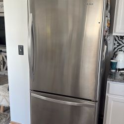 Refrigerator In Excellent Shape 