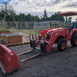 2018 Kubota L2501 Tractor With Bucket &  Forks