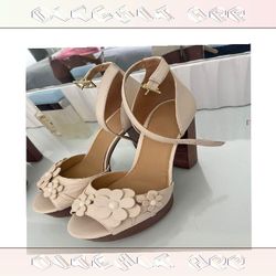 Celebration Outfits Sparkle with Sophisticated and Modern Styles give those