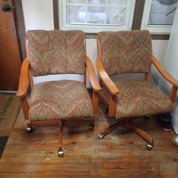 4 Cushion Chairs On Wheels FREE