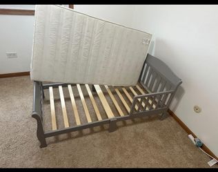 baby bed bed with mattress very good condition.