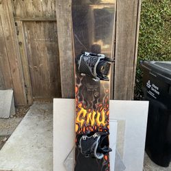 Gnu Snowboard With Flow Bindings 
