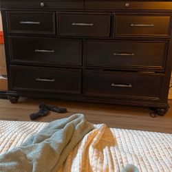 Ashley Expresso 10 And Seven Drawers 