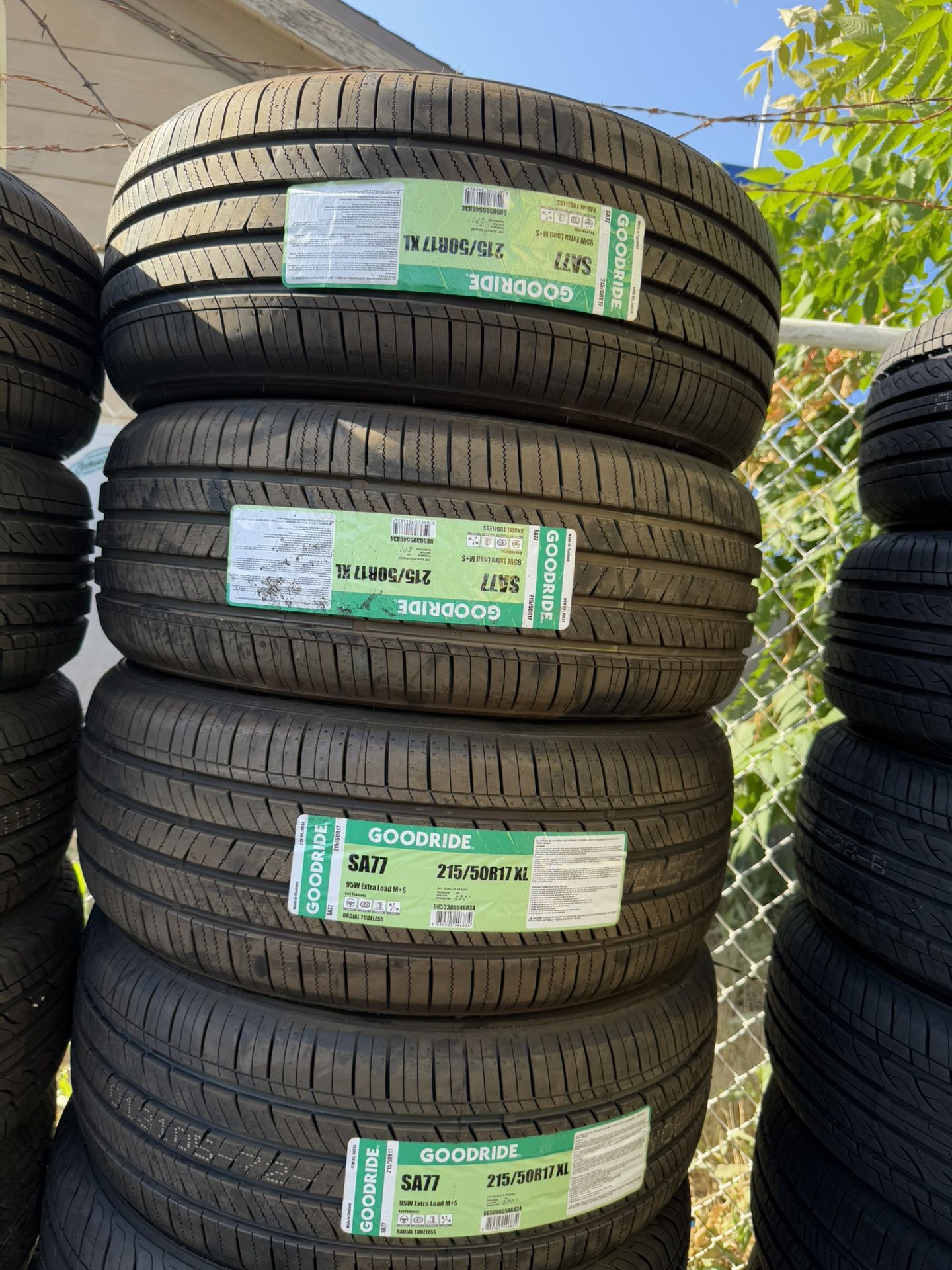 215 50 17 Vendo Un Set De Llantas Nuevas Con Garantía Marca GOODRIDE