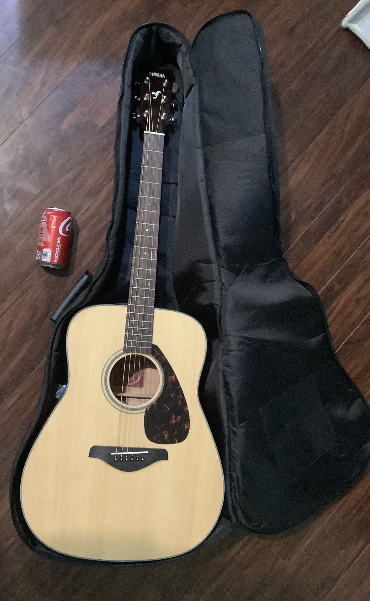 Yamaha guitar FG700s and Road Runner soft padded guitar case gig bag with Backpack