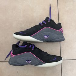 LeBron XXII Black/Fuchisa