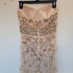 Beautiful prom style dress, can by used for any occasion size 2  asking $40.00