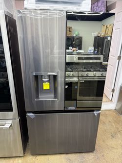 Brand new  LG 26 cu. ft. Counter-Depth MAX French Door Refrigerator w/ Mirrored Instaview & 4 types of ice, Black Stainless Steel