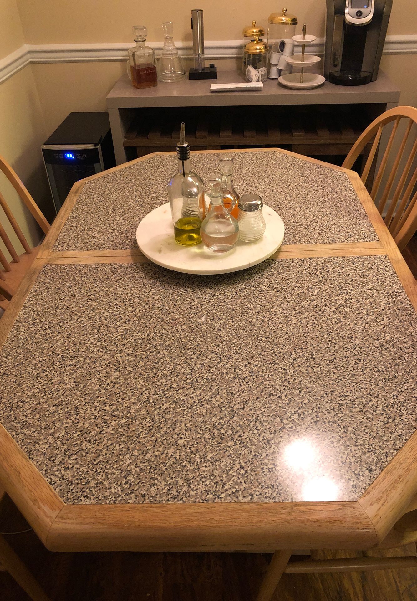 Kitchen table / chairs