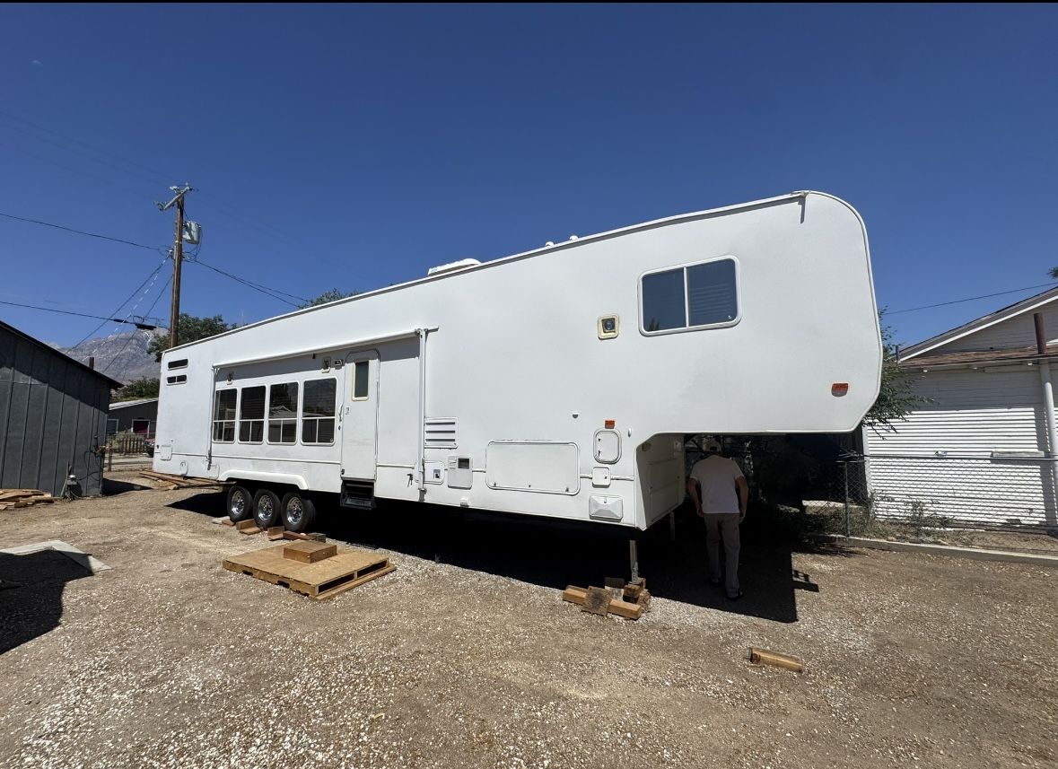 2005 Weekend Warrior CR4005+3FT 5th Wheel Toy Hauler 