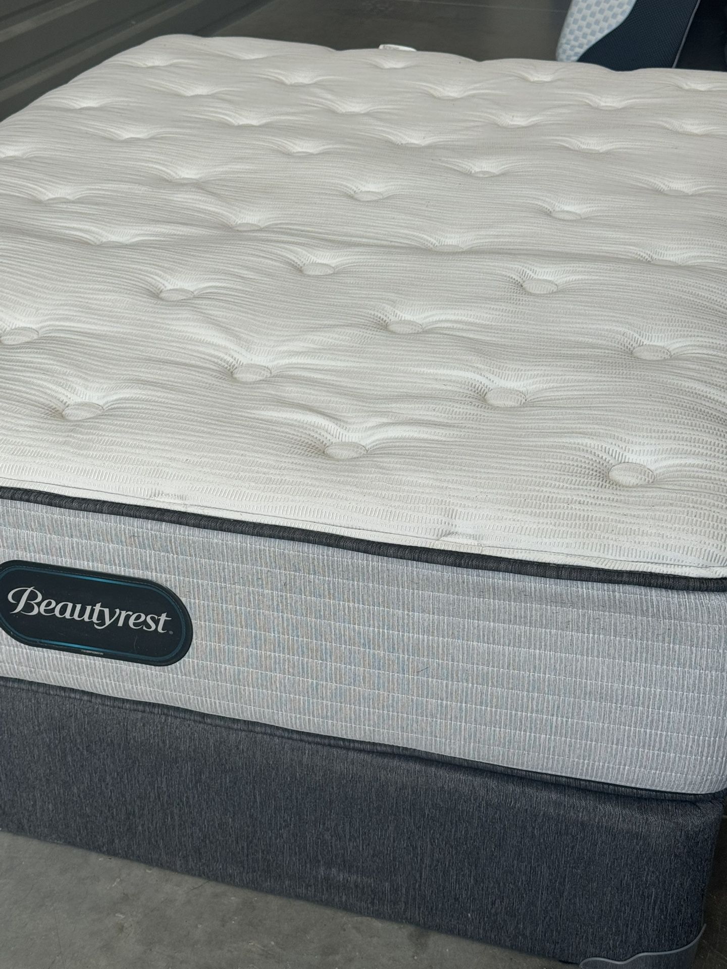 USED FULL SIZE BEAUTYREST PLUSH MATTRESS ONLY