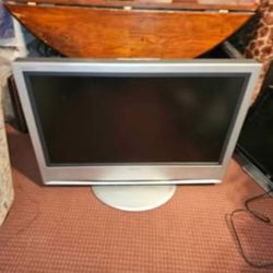 32 Inch Sony Tv Works Great No Remote Control 