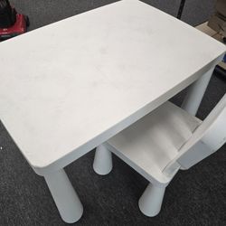 White Plastic Kids Table And Chair