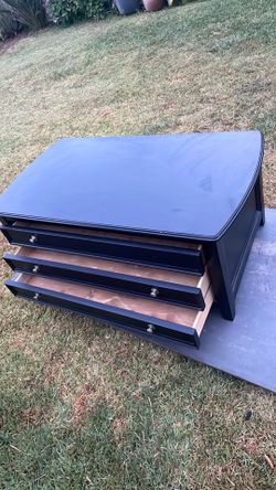 Black solid wood coffee table very good condition missing one knob