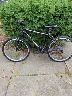 Roadmaster Granite Peak Mountain Bike 26” Wheels 17” Frame