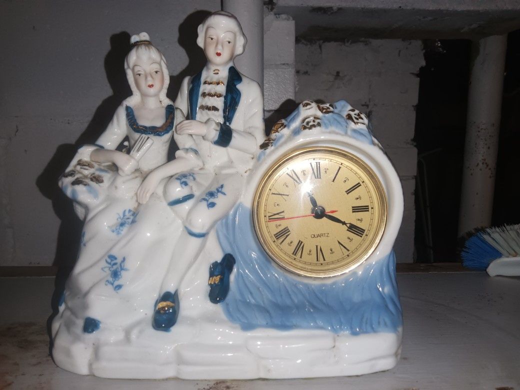 Vintage Porcelain George And Martha Washington Quartz Mantel Clock