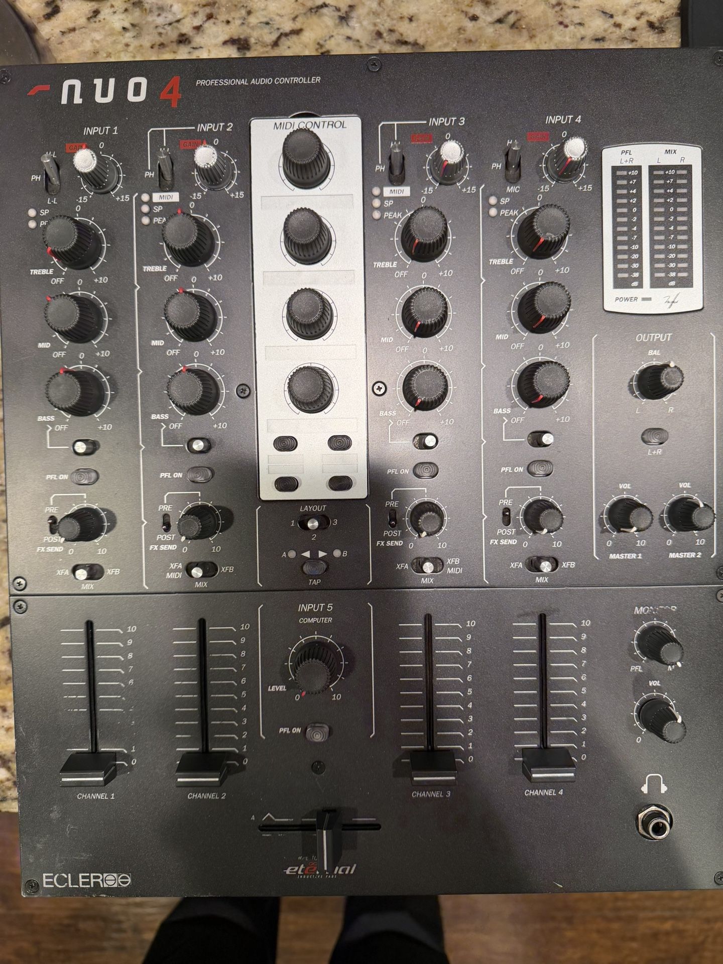 ECLER NUO 4 Dj Mixer