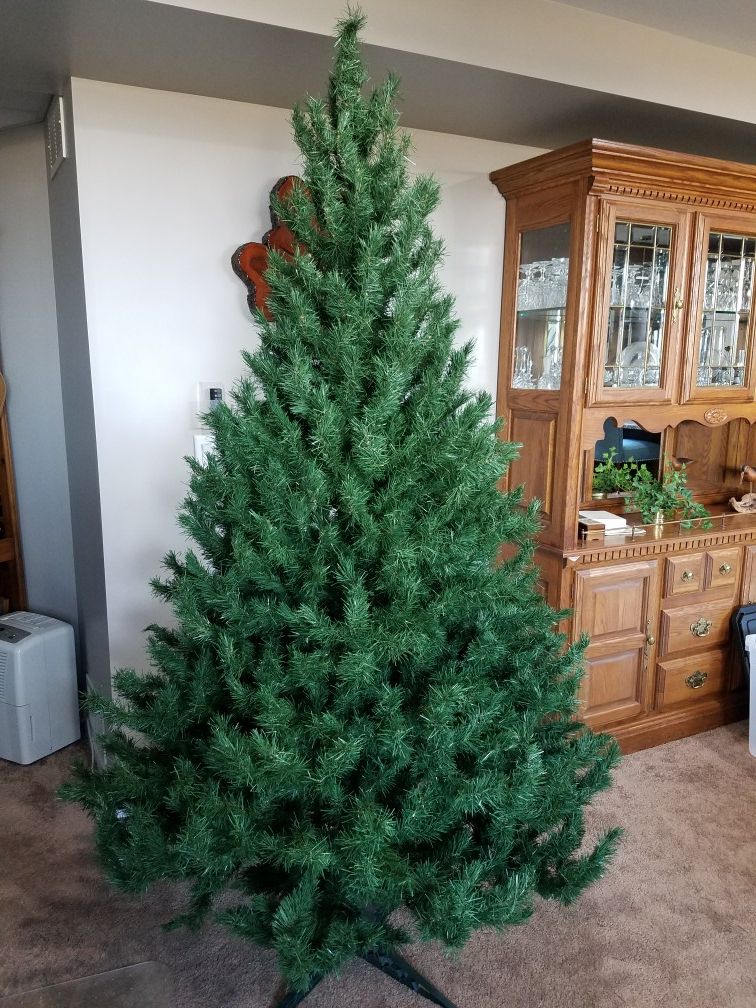 7' Mountain King Christmas tree