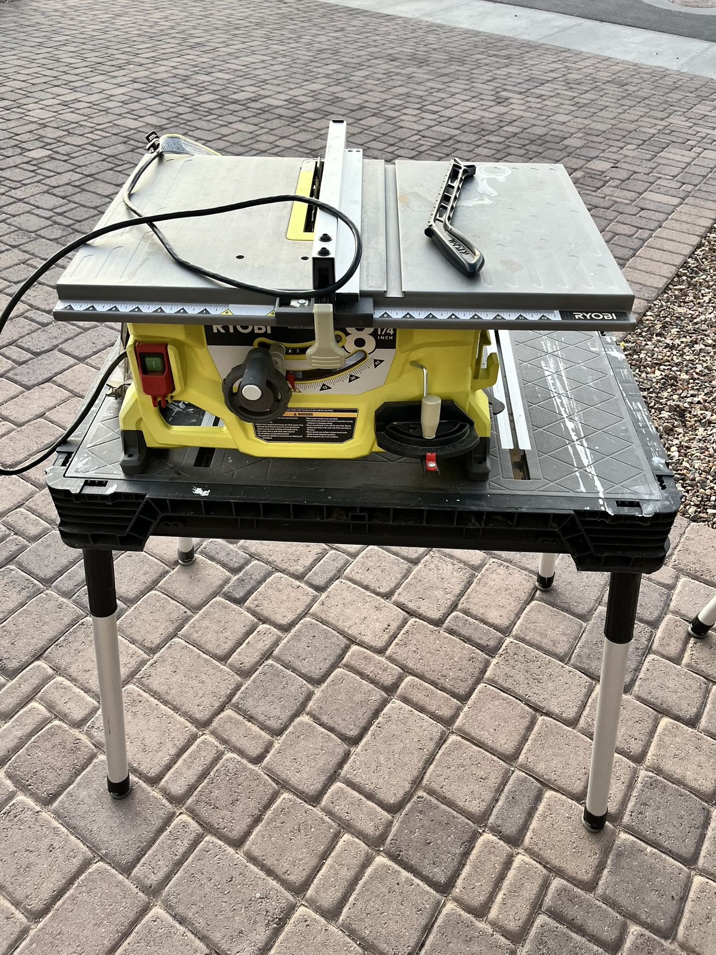 Table Saw With Table