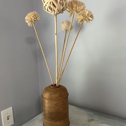 Florero De Madera Con Flores 
