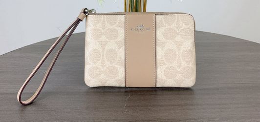 Brand New coach Wristlet