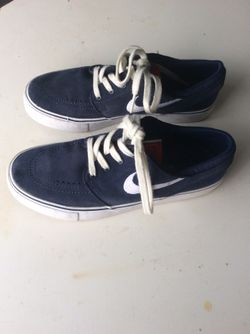 Nike vans boys 5.5 size navy blue
