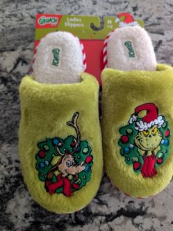 New The Grinch slippers women's size M