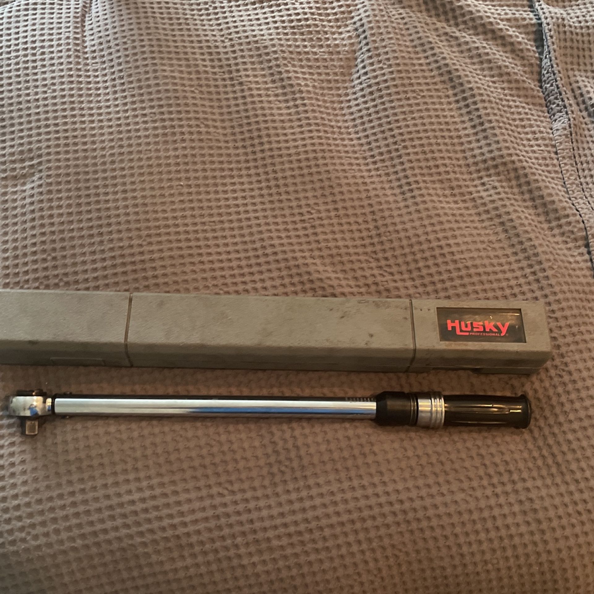 Husky Torque Wrench Half-Inch Drive With Case