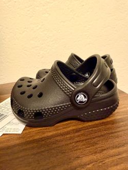 Toddler Crocs Sz 2/3
