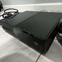 XBOX ONE W 5 GAMES & HEADSET