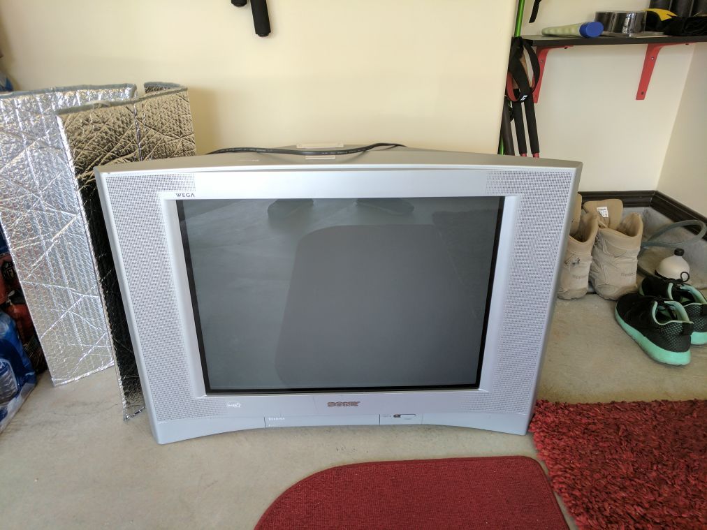 Sony Wega Trinitron KV-24FS120 CRT good for Retro Games!