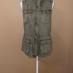 New with Tags  Max Jeans Lt Olive utility vest  Medium 
