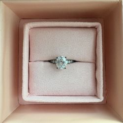 925 Sterling Silver Cubic Zirconia Ring Size 4