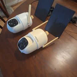 2 SECURITY CAMERAS WITH SOLAR