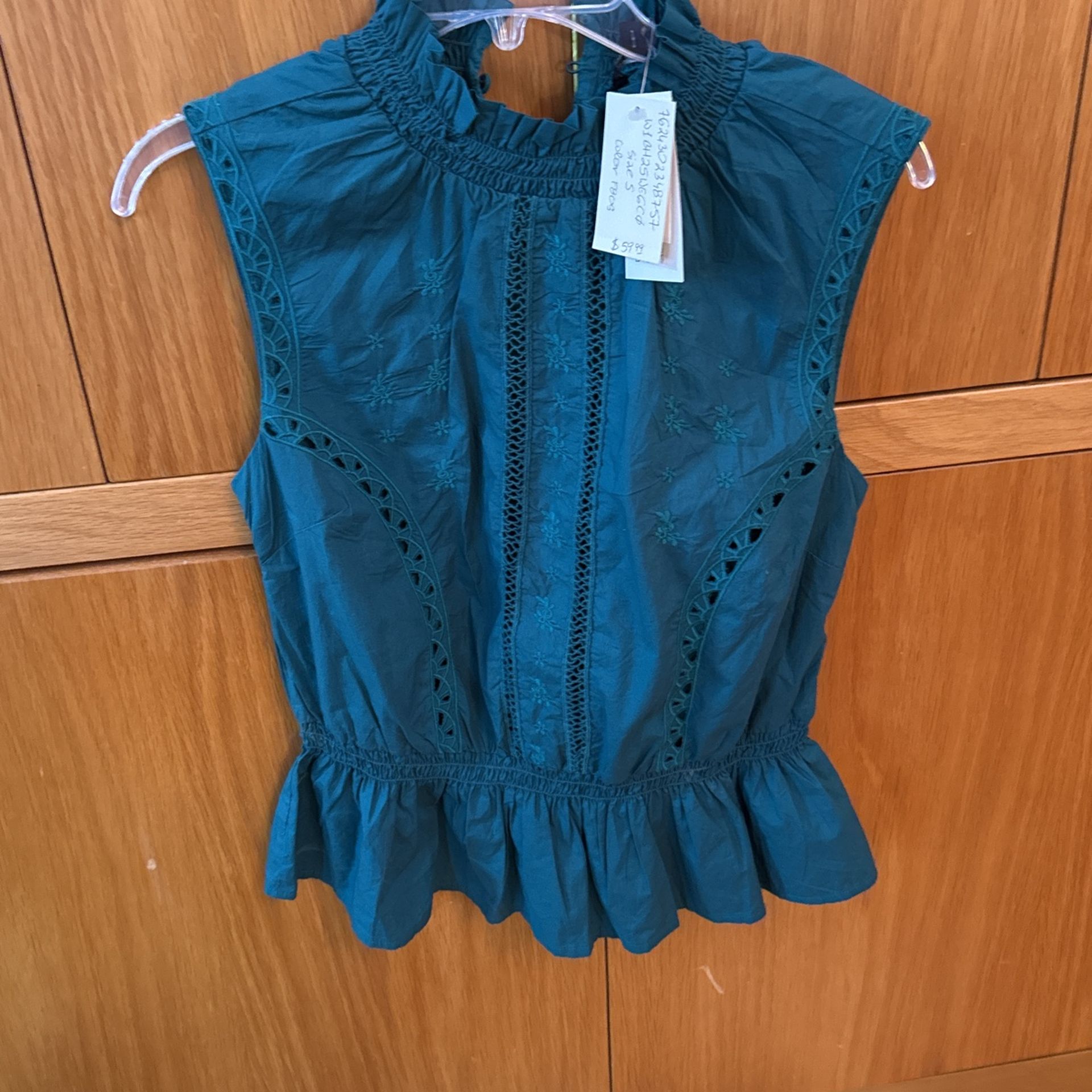 Guess Top Size Small