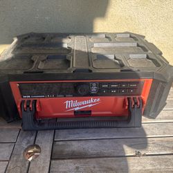 Milwaukee M18 Radio 