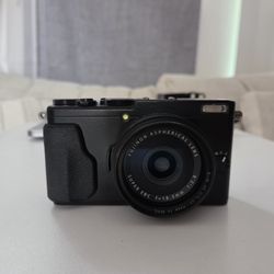 Fujifilm X70 