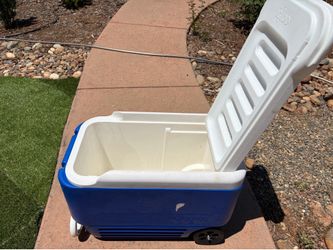 Rolling cooler