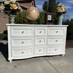 White 9 Drawer Dresser Chest of Drawers Furniture Great Condition 