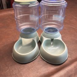 Cat/dog Self Feeding Containers