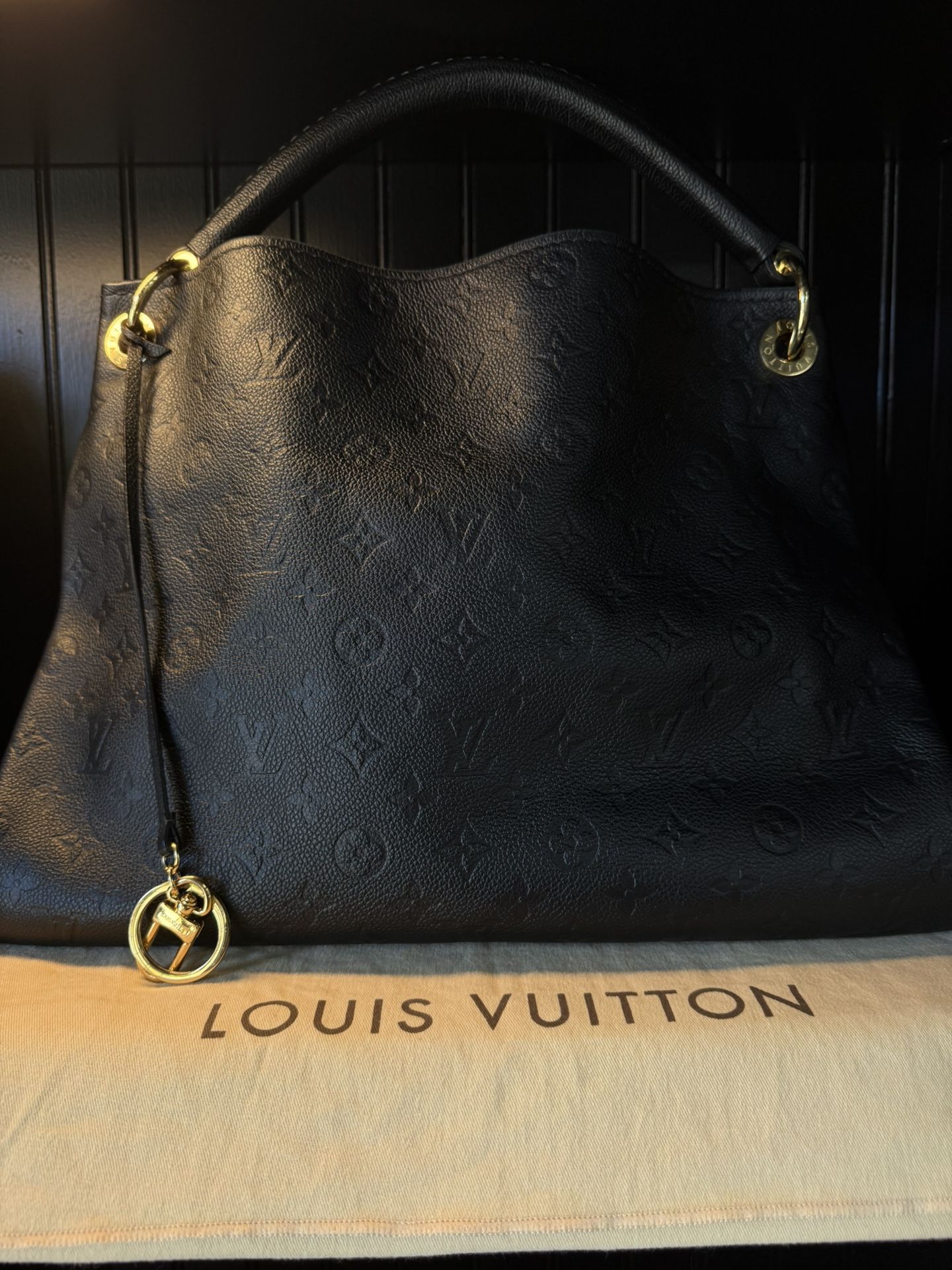 Louis Vuitton Artsy Monogram Handbag 