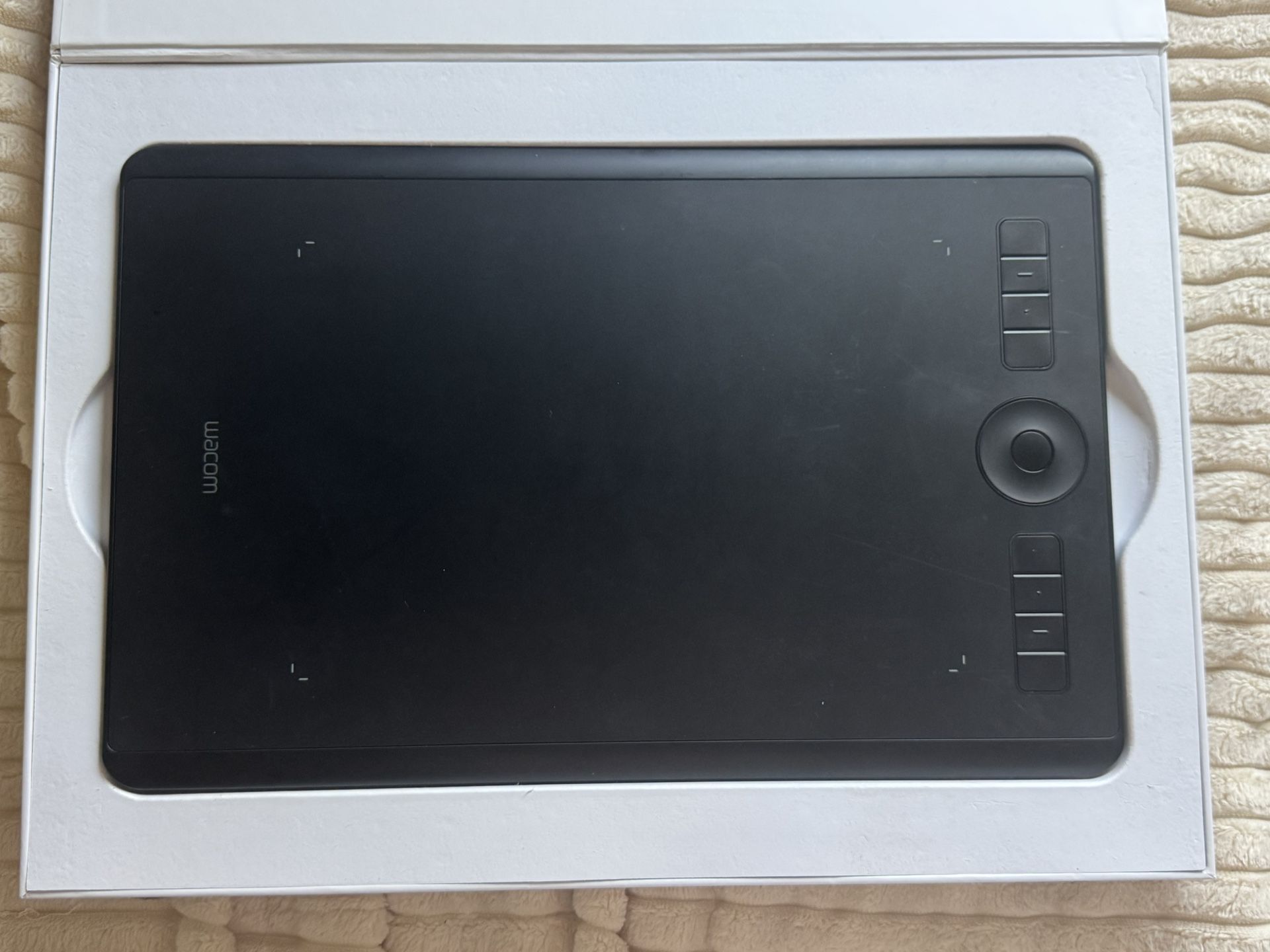 Wacom intuos Pro, Medium Drawing Tablet
