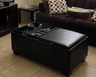 Coffee table with storage space (Mesa de centro con espacio para guardar cosas)