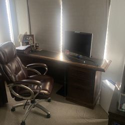Professional Writer’s Desk 