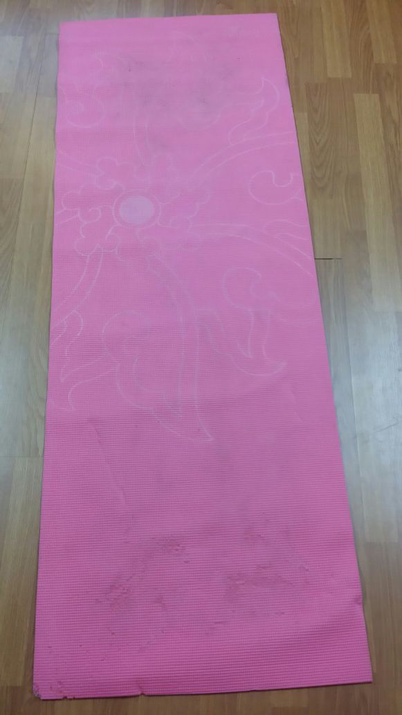 Used Yoga Mat (comes with free carry strap)
